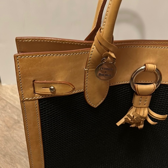 Dooney & Bourke Shoulder Bag/ Large Tote Bag Tan Leather and Black Mash - Picture 7 of 17